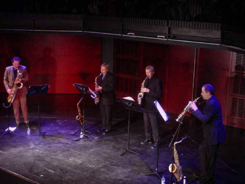 playing.jpg (86300 bytes)